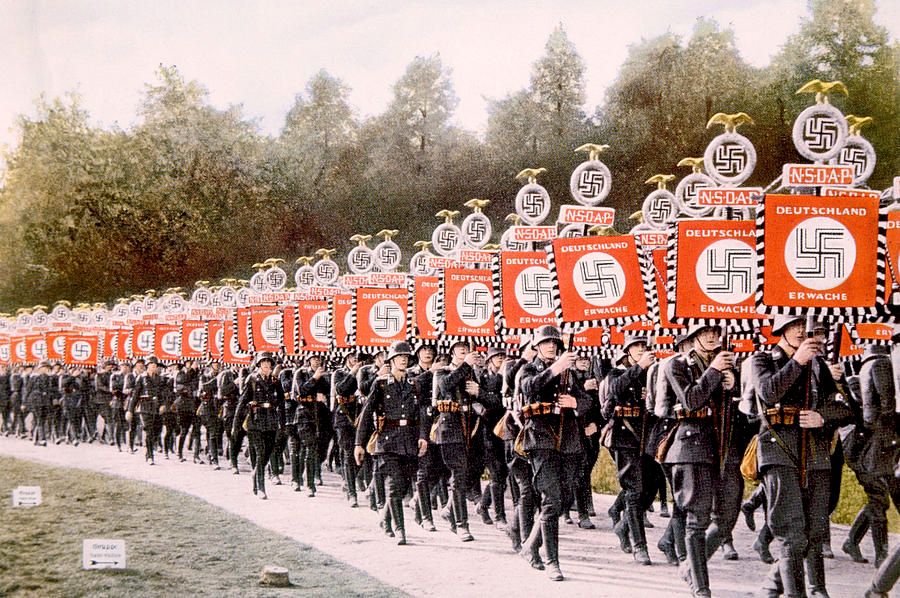 nazi-germany-nazi-ss-troops-marching-everett.jpg