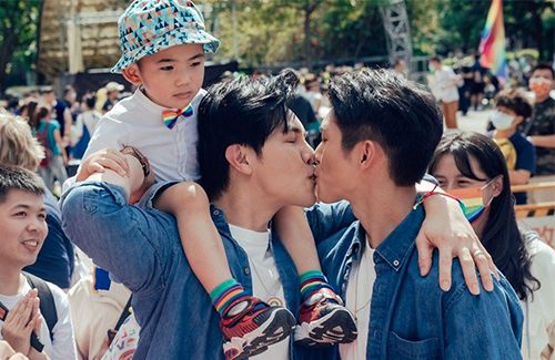 papa-and-daddy-still-1.jpg