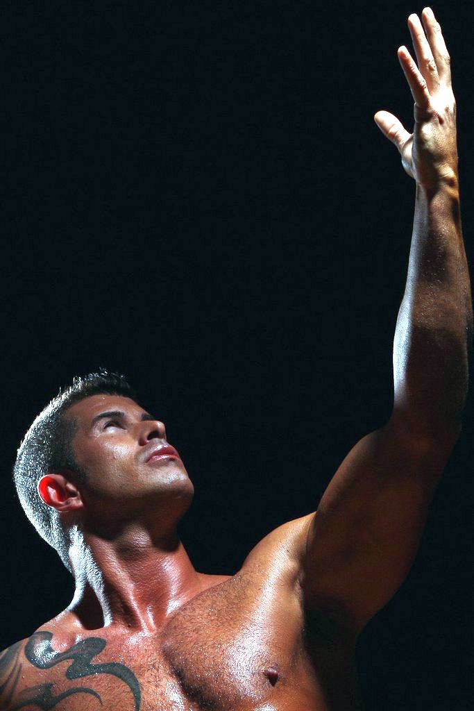 muscle-hunk-gay-porn-star-adam-killian-31.jpg