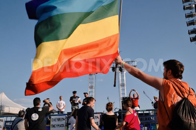1371350435-thessaloniki-hold-gay-pride-parade_2158008.jpg