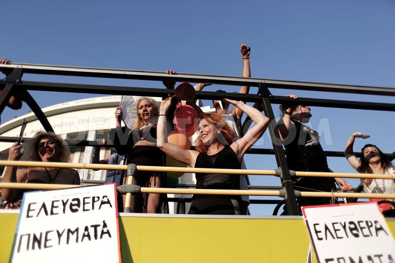 1371359679-second-gay-pride-parade-held-in-thessaloniki-greece_2158273.jpg