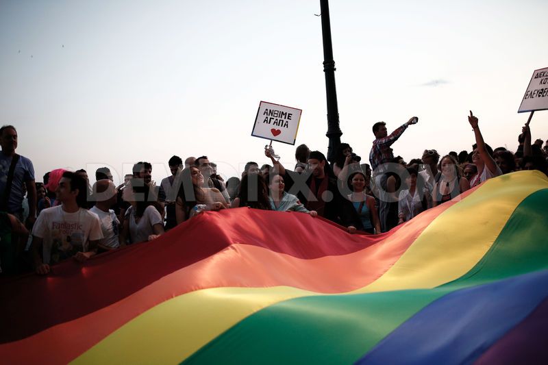 1371359709-second-gay-pride-parade-held-in-thessaloniki-greece_2158246.jpg