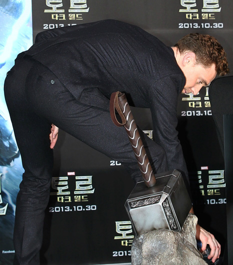 Tom Hiddleston (1).jpg