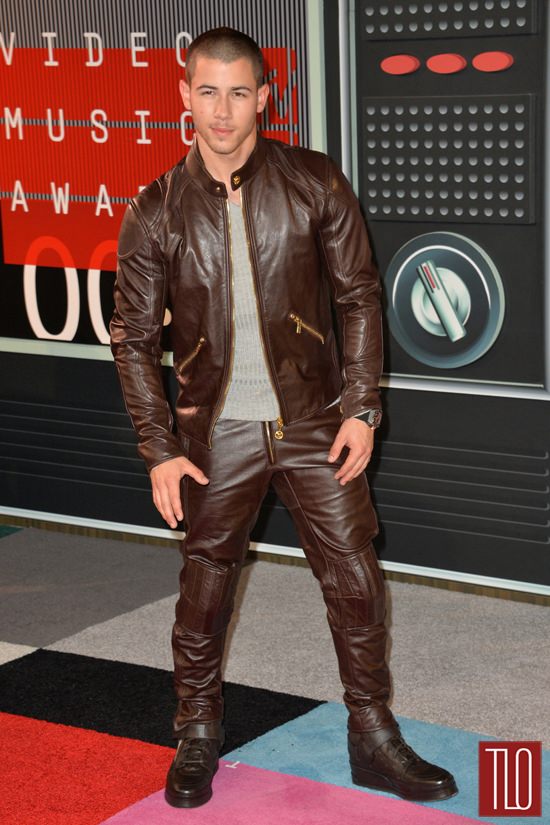 Nick-Jonas-2015-MTV-Video-Music-Awards-Red-Carpet-Fashion-Versace-Tom-Lorenzo-Site-TLO-2.jpg